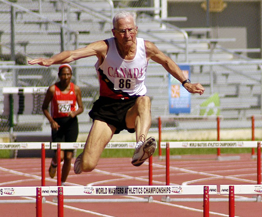 Earl Fee, 90, sets his 60th age group world record in 33 C heat - Canadian Running Magazine
